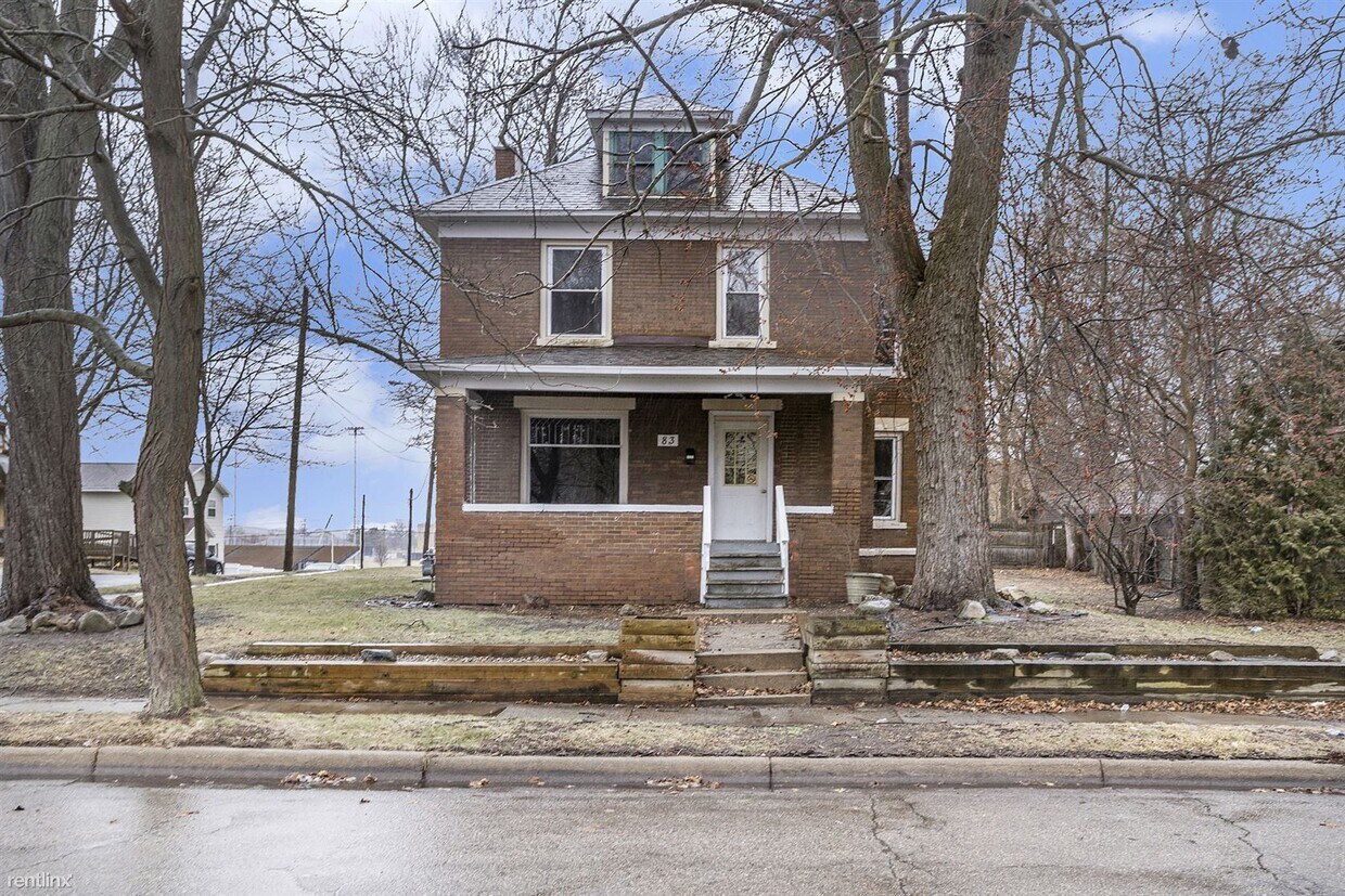 Primary Photo - 5 br, 2 bath House - 83 College St