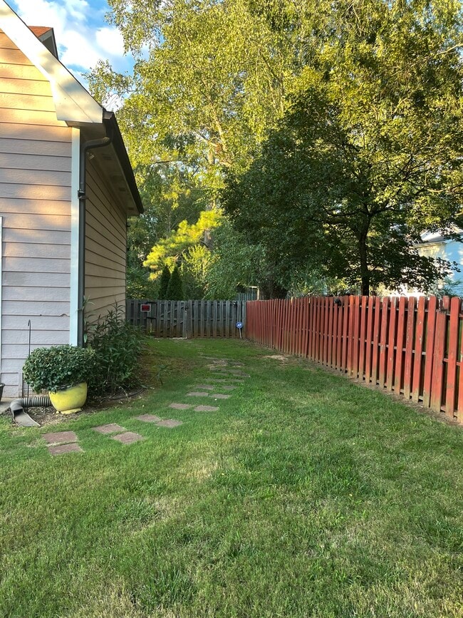 Building Photo - 817 Ravins Way