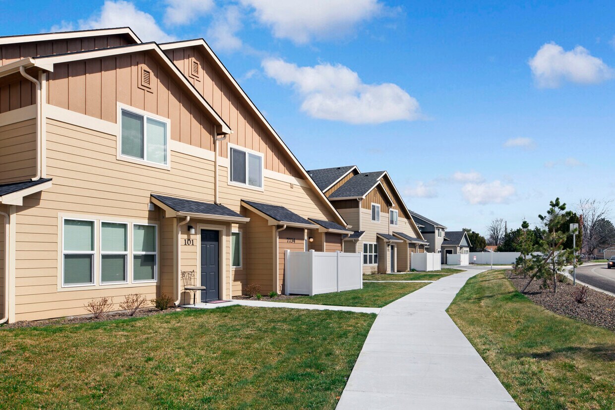 Foto principal - 7754 Emerald St
