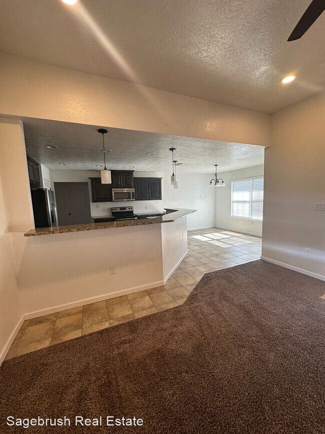 Building Photo - 4 br, 2.5 bath House - 225 Sombrero