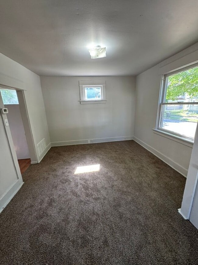 Building Photo - 1360 Huestis Ave