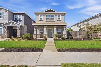 Building Photo - 1229 Rojo St