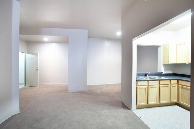 Building Photo - 242 S Broadway