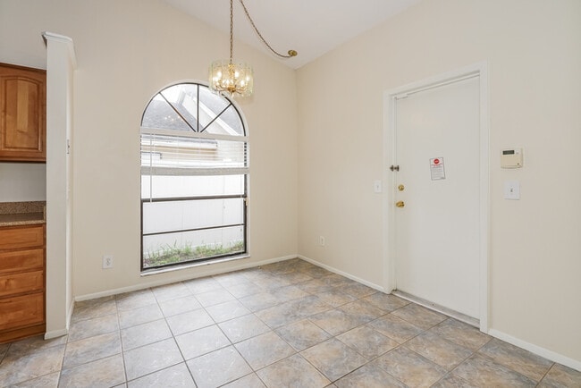 Building Photo - 830 E Charing Cross Cir