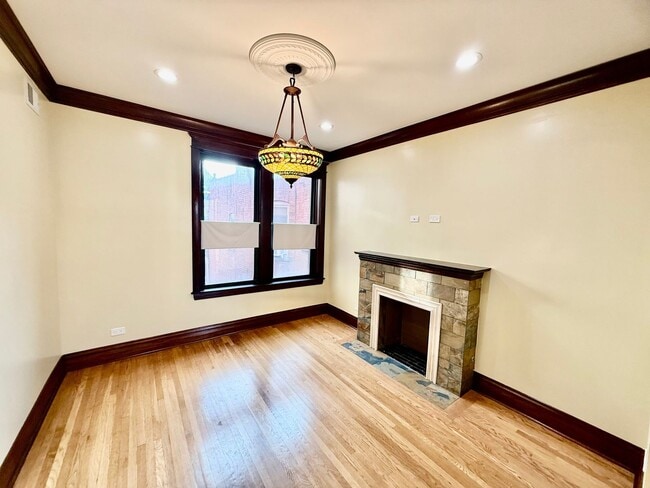 Foto del edificio - 1342 N Kedzie Ave