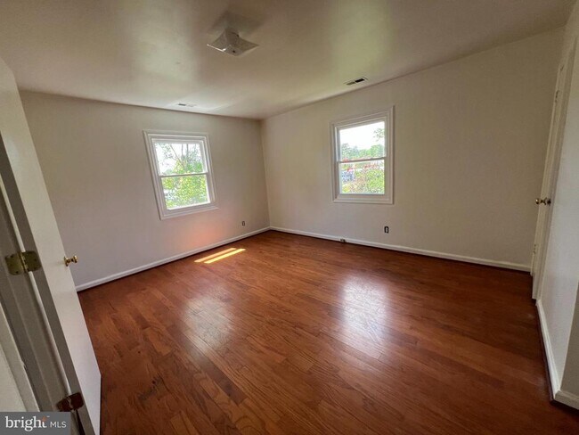 Foto del edificio - 5309 Mitchell St