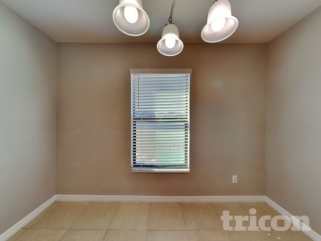 Foto del edificio - 1479 Swan Lake Cir