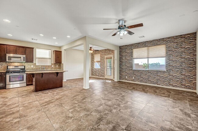 Foto del edificio - Henderson Home with Beautiful Strip Views