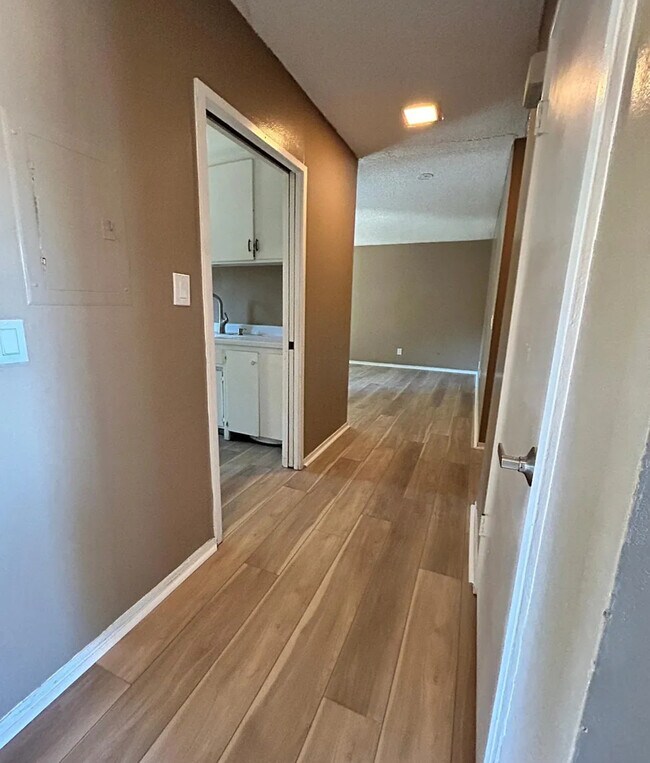 Foto del edificio - 1271 Murray Ave
