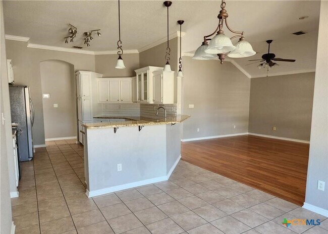 Building Photo - 706 Wagon Wheel Dr
