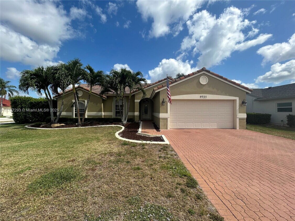 Foto principal - 9721 SW 15th Dr