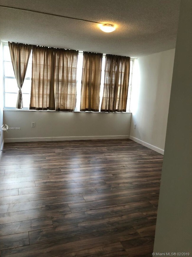 Foto del edificio - 18071 Biscayne Blvd