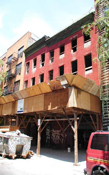 Building Photo - The Old Eis House