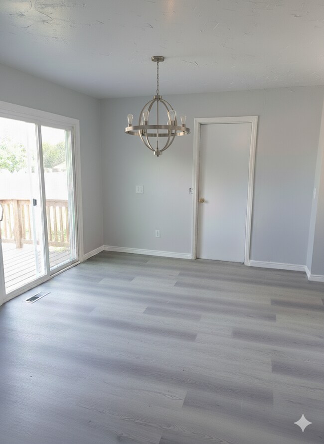 Comedor - 960 E 2680 N