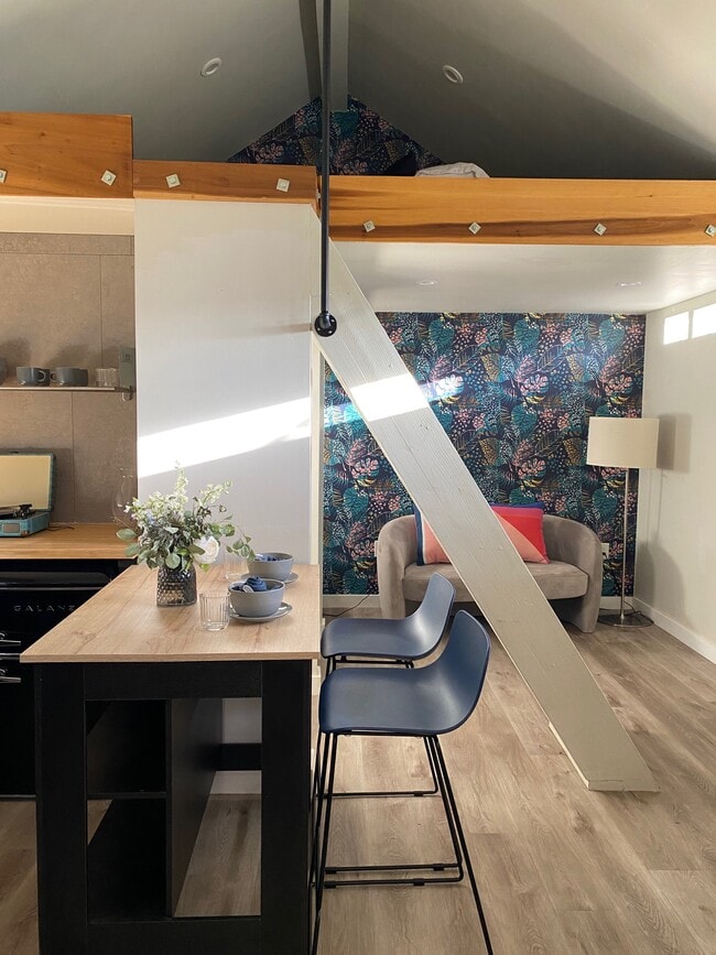 Building Photo - 845 N 9th Ave