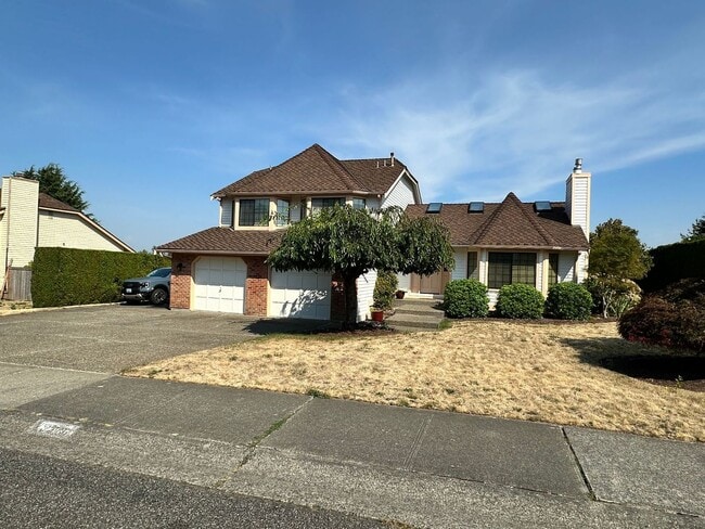 Building Photo - Stunning large 3 bedroom home in West Aubu...