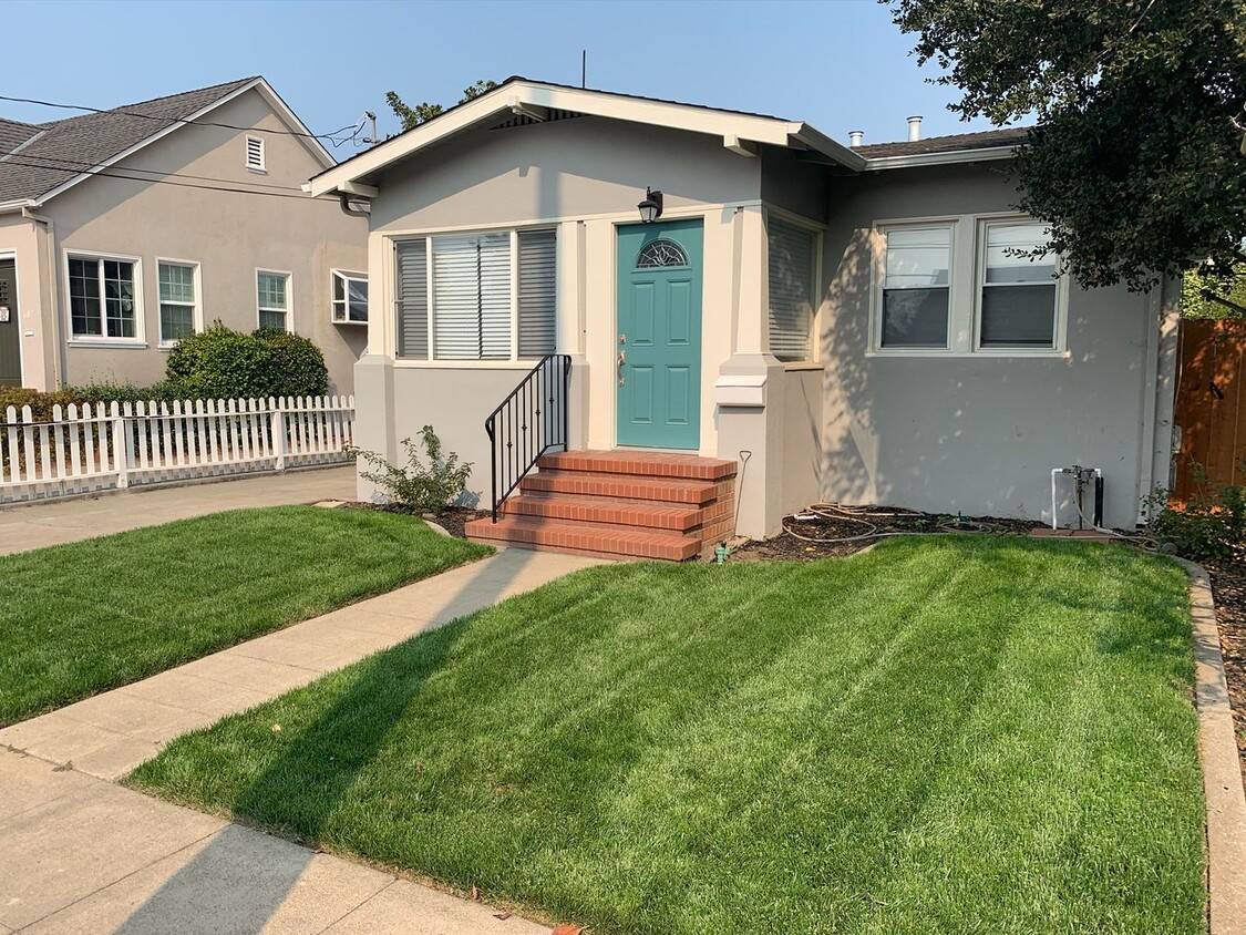 Primary Photo - Updated, One of a Kind 2 Bed / 1 Bath Home...