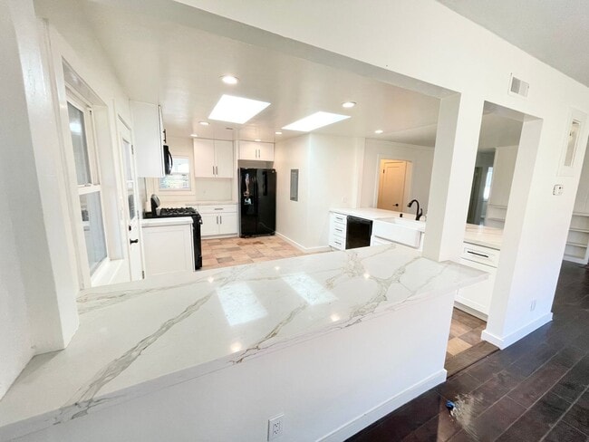 Building Photo - Beautiful Remodeled Calistoga Home