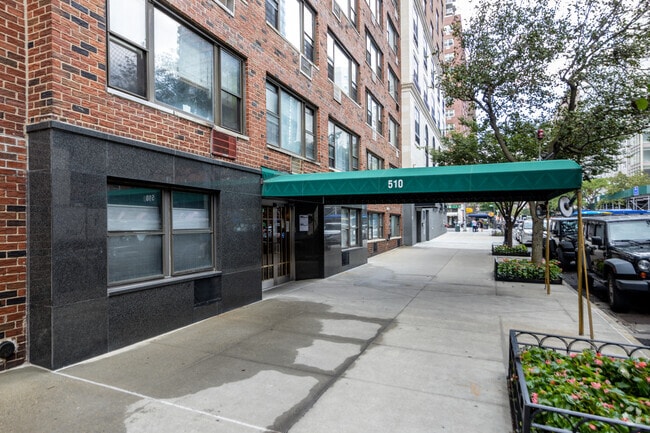 Building Photo - 510 E 86th St