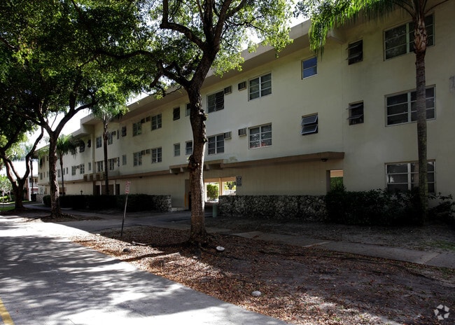 Building Photo - 440 Santander Ave