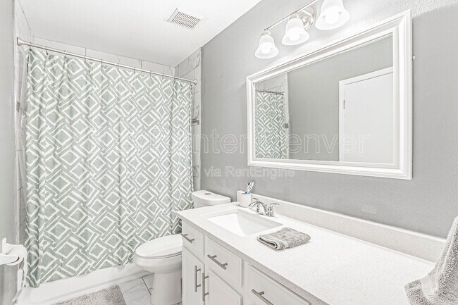 Building Photo - 18747 E Carmel Cir