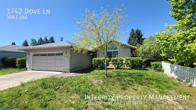 Building Photo - 1742 Dove Ln