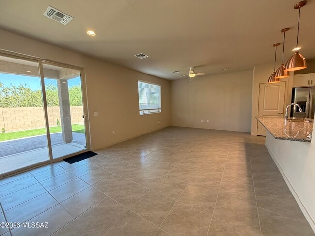 Building Photo - 8829 N Sherry Cervi Wy