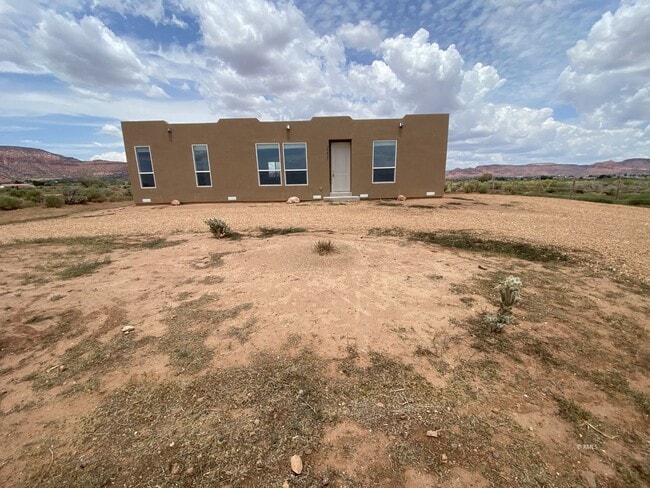 Building Photo - 2255 S Hopi Dr