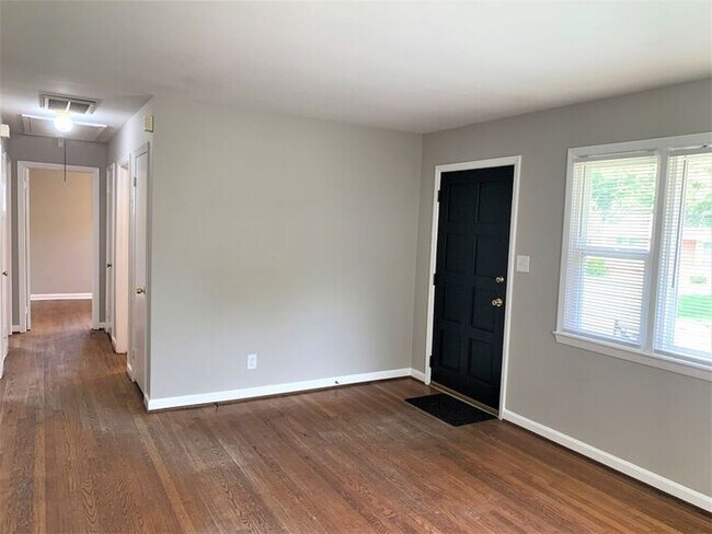 Building Photo - Home off Freeman Mill, Living Room Plus De...