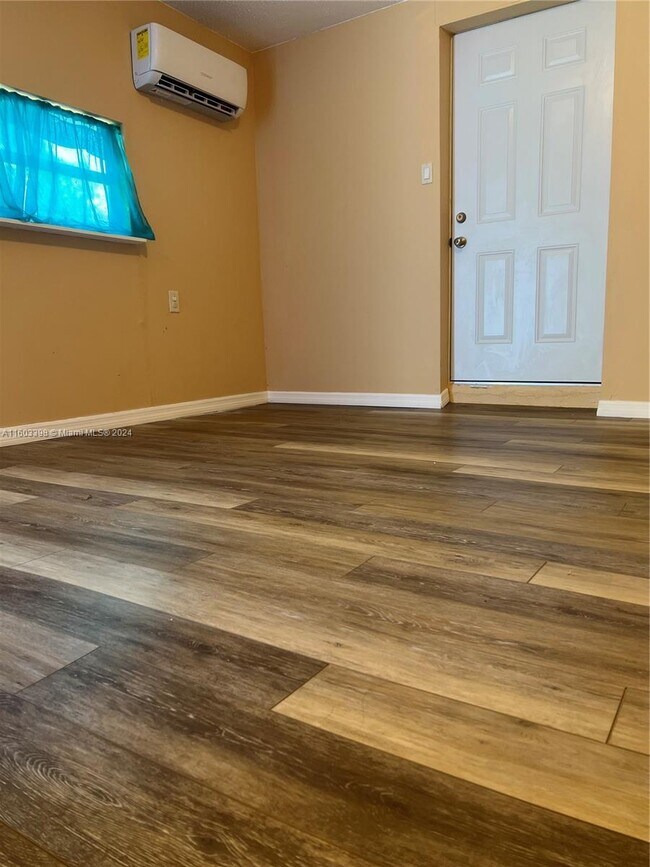 Building Photo - 3601 SW 43rd Ave