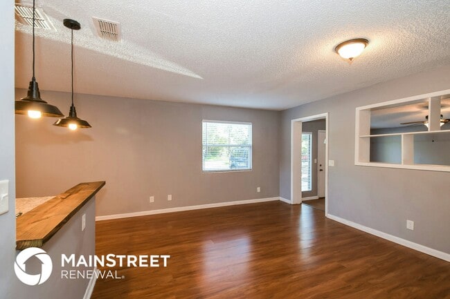 Building Photo - 868 Filmore Ln