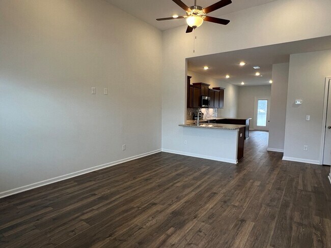 Building Photo - 967 Horse Mountain Rd