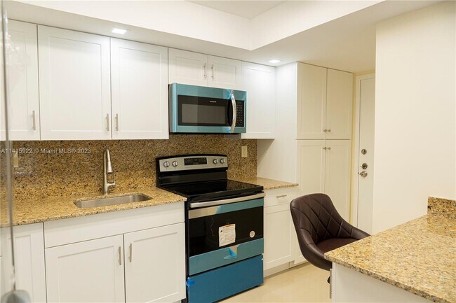 Building Photo - 100 Golden Isles Dr