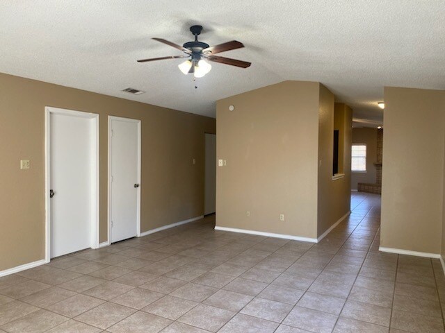 Building Photo - 4425 Fairgate Dr