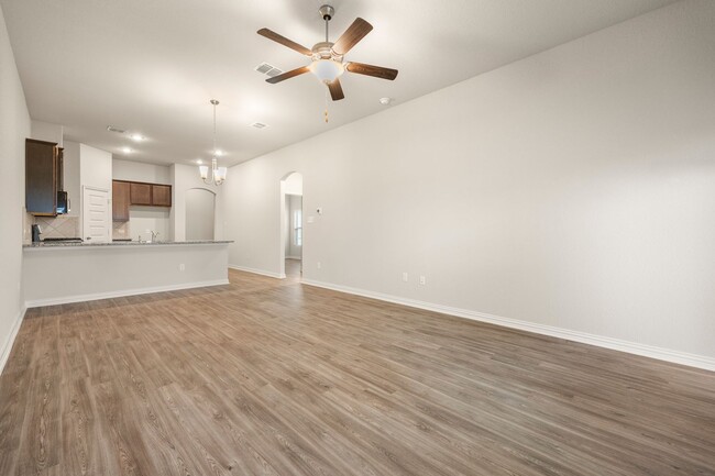 Building Photo - AVAILABLE NOW! GORGEOUS 3 BEDROOM DUPLEX L...