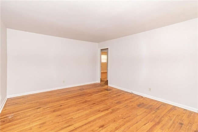 Building Photo - 207 Buchanan Terrace