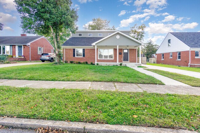 Foto del edificio - 358 Sheridan Dr