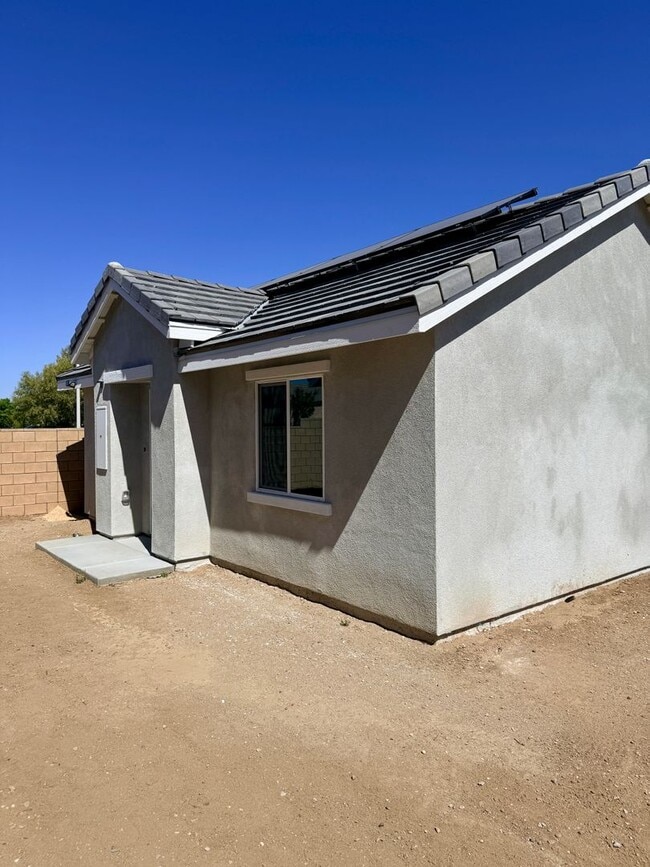 Building Photo - BRAND NEW 1 BEDROOM ADELANTO HOME