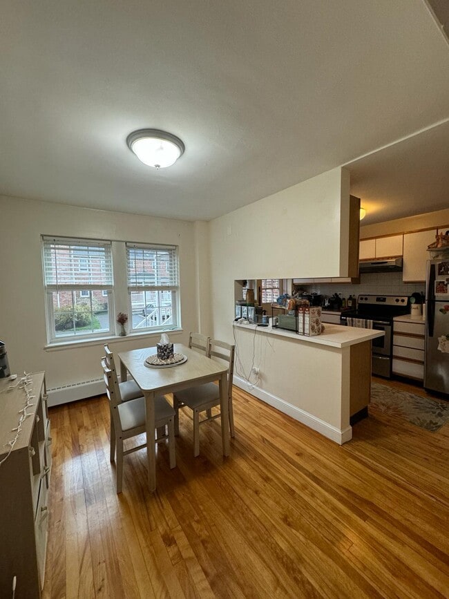 Foto del edificio - 31 Hammond Pond Pky