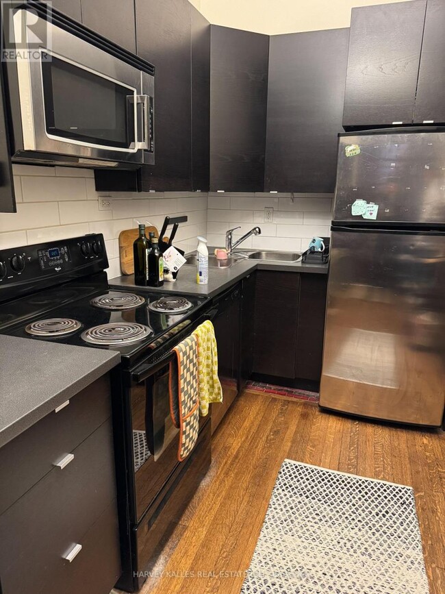 Building Photo - 678 Huron St