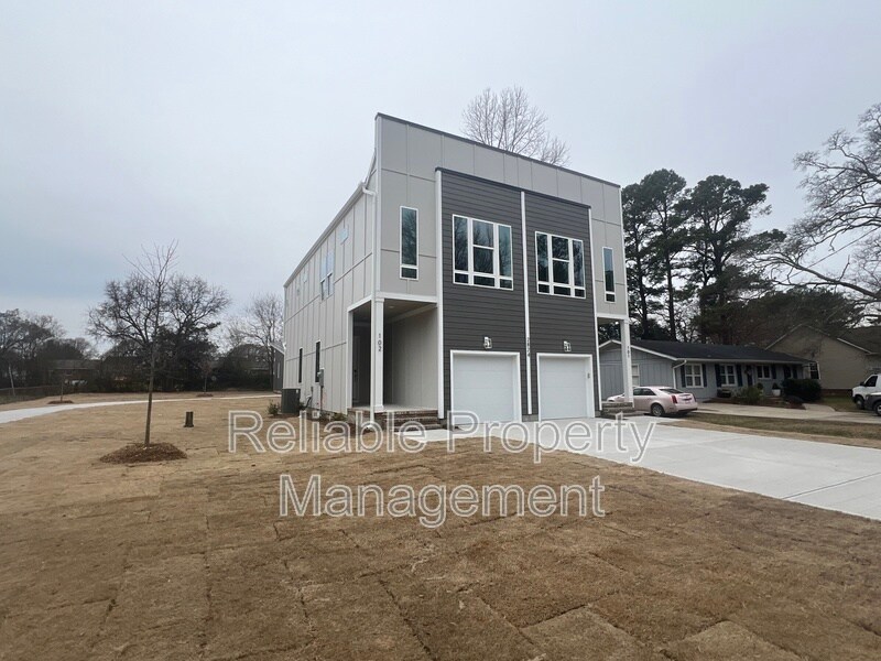 Primary Photo - 2824 Providence Rd