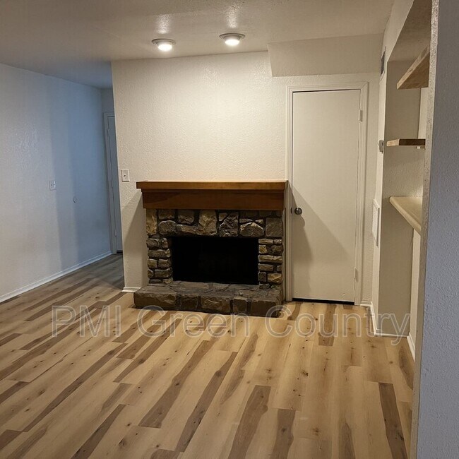 Foto del edificio - 2216 E 66th Pl