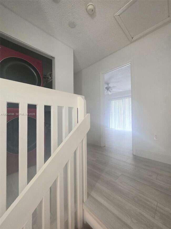 Foto del edificio - 8958 W Sample Rd