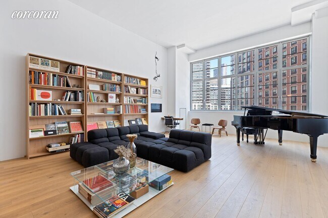 Foto del edificio - 2728 Thomson Ave