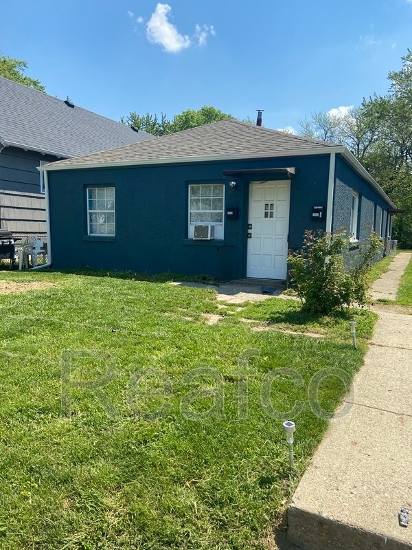 Primary Photo - 1432 1/2 Oakwood Ave