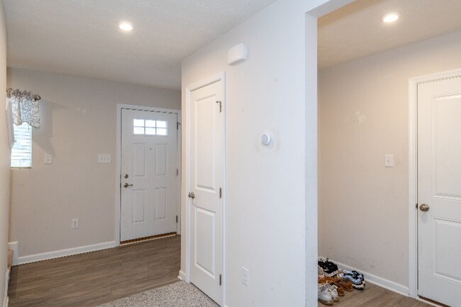 Building Photo - 105 Regatta Park Dr
