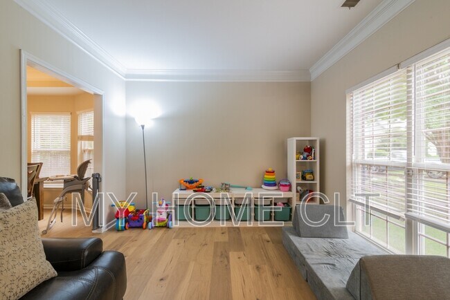 Building Photo - 10029 Dauphine Dr