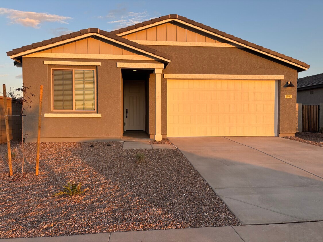 Primary Photo - 6057 S Oxley