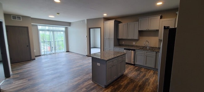 Building Photo - Riverside Flats of Melrose