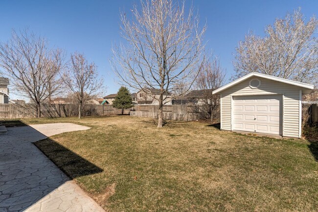 Building Photo - Beautiful Rambler Style Single Family Home...